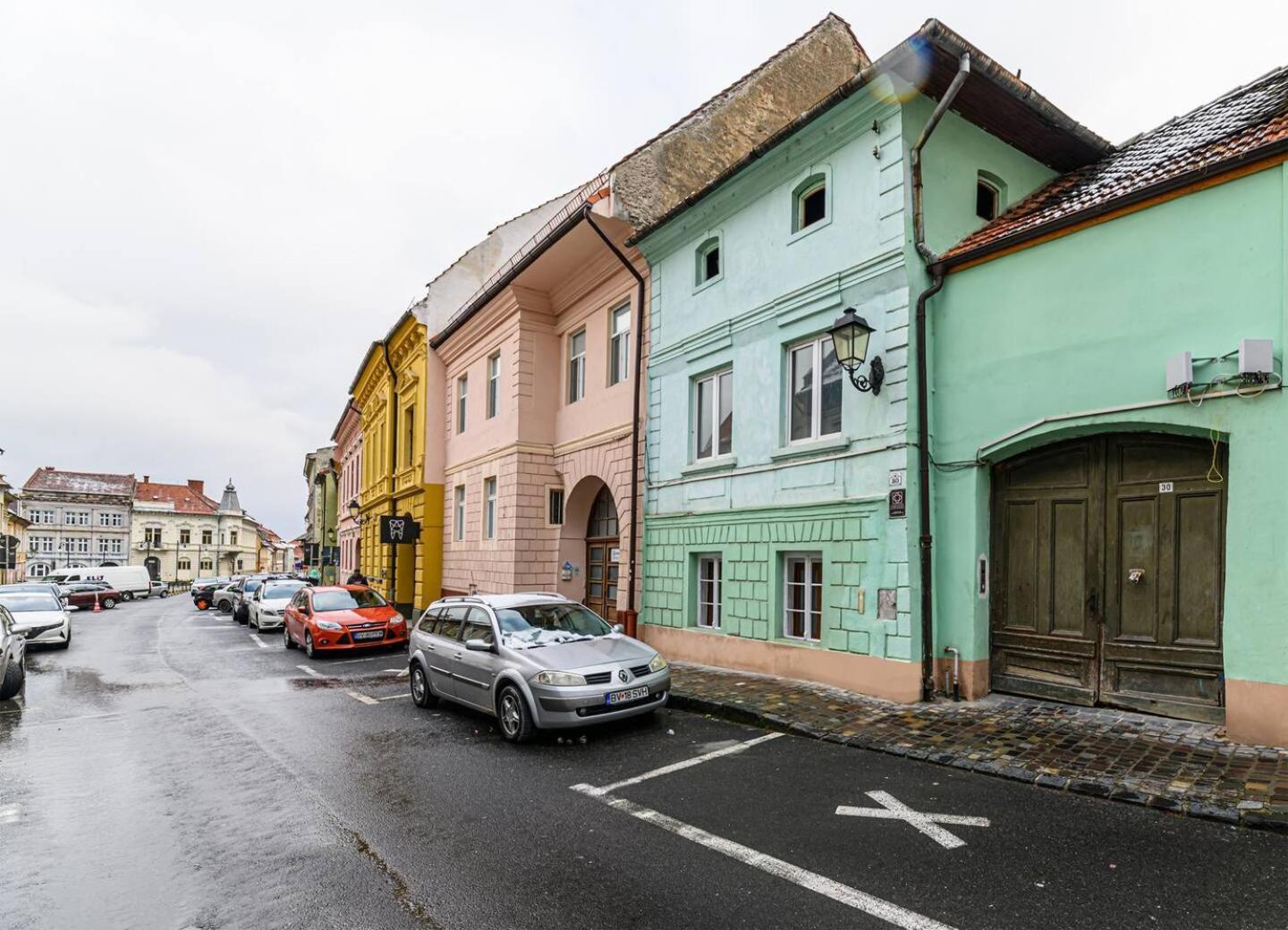 3 Min To Everything-Stylish-Modern-Old Fortress Brasov Exterior photo